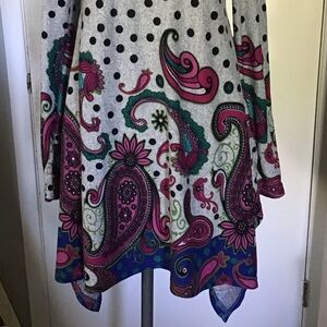⛄️ Beautiful paisley & polka dot knit dress